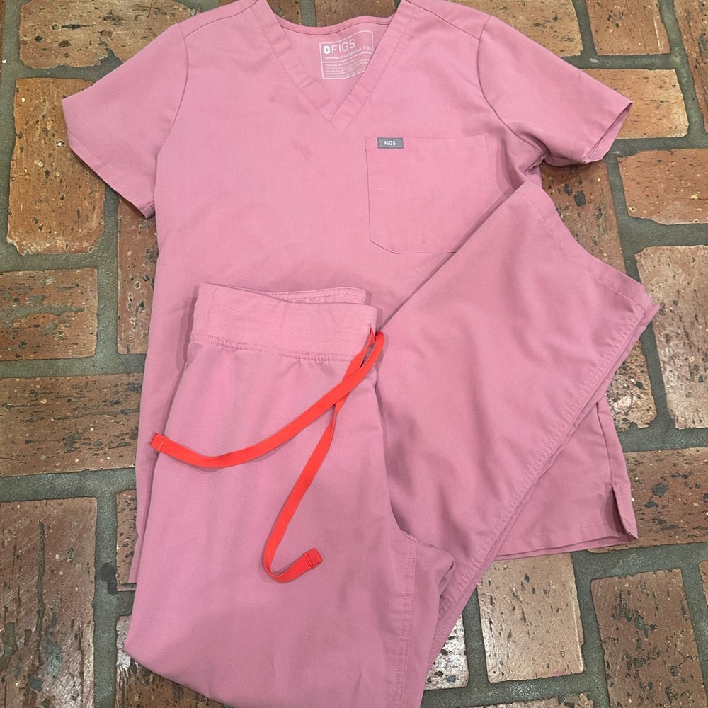 FIGS Scrub Set